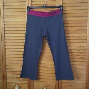 Lululemon Dark Grey & Fushia Capri Back Slit Legs Size 6